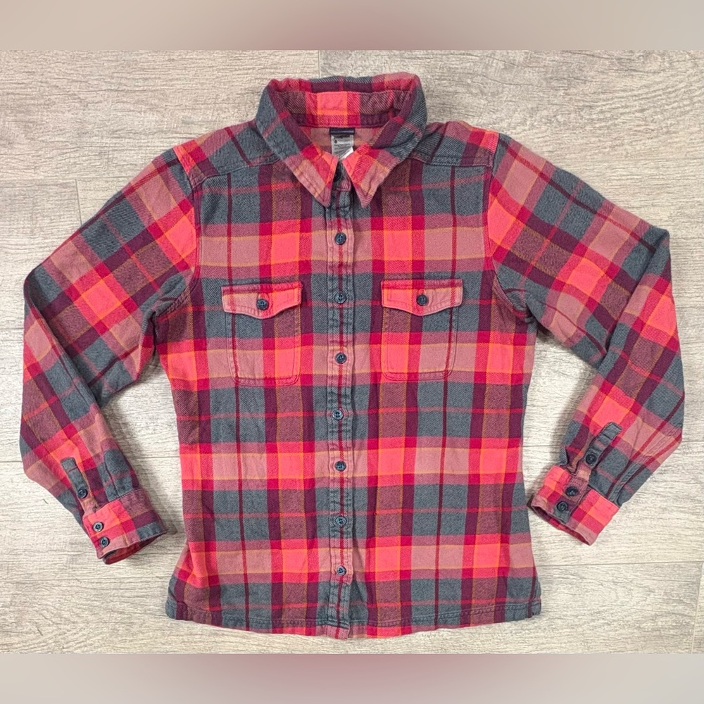 Patagonia Women's Plaid Flannel Shirt Fjord Red Size 8 Long Sleeve Button Up